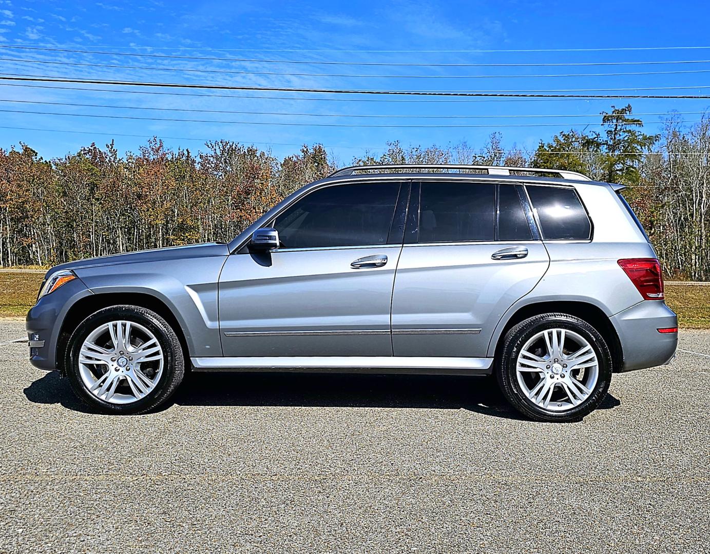 2013 Silver Mercedes-Benz GLK-Class GLK350 4MATIC (WDCGG8JB4DG) with an 3.5L V6 DOHC 24V engine, 7-Speed Automatic transmission, located at 18001 Kellogg Rd, Saucier, MS, 39574, (228) 832-1441, 39.421459, -76.641457 - Photo#4